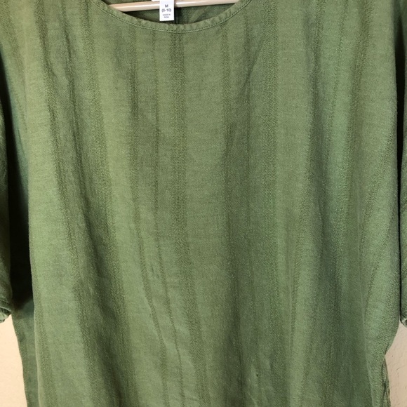 Women’s Time and Tru Green Blouse, Medium (8-10) pre-owned, pet/smoke free home - Picture 4 of 10